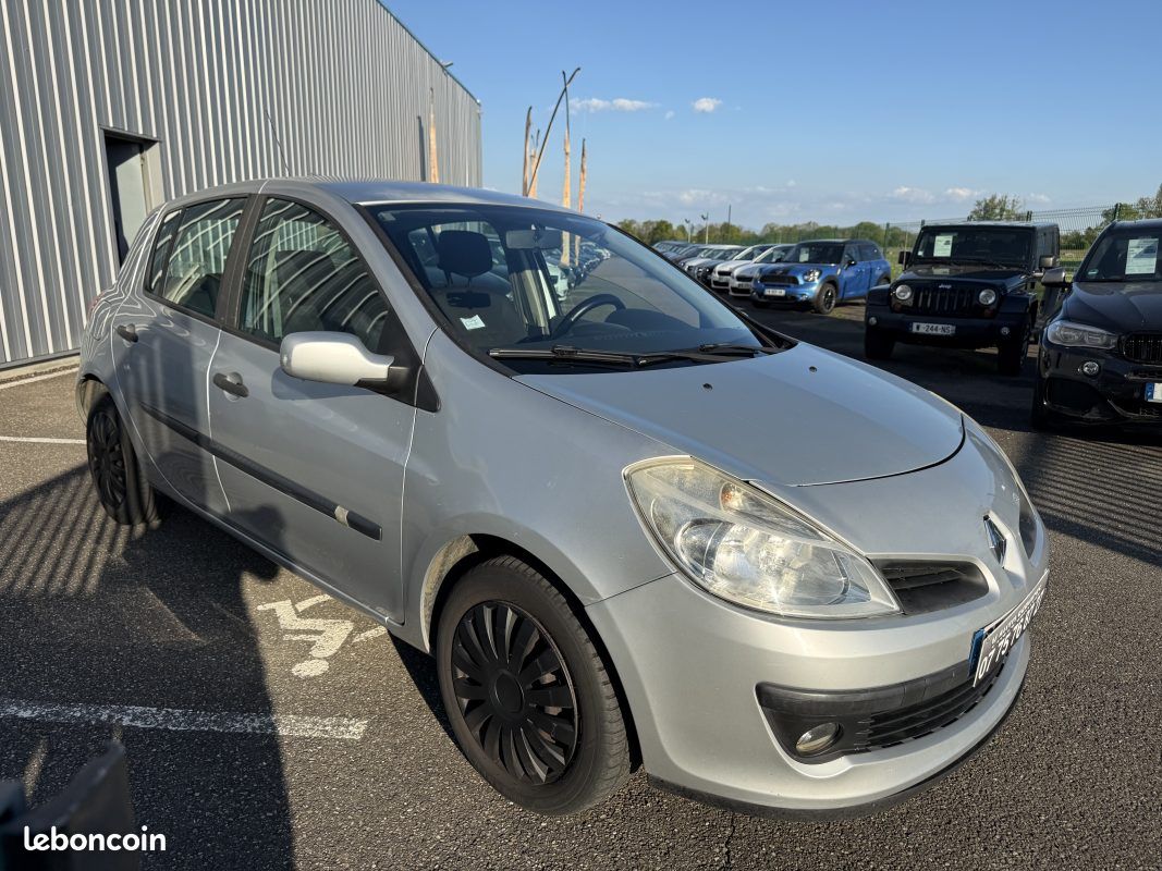 Renault Clio III 1.6 16v 110ch Expression Pour pro ou mécaniciens (image 6)