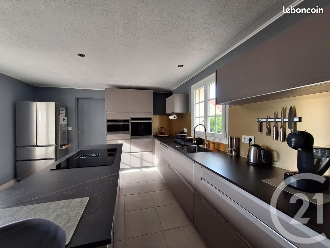 Maison 6 pièces 154 m² · à Lignerolles · 154 m² · 233 800 €