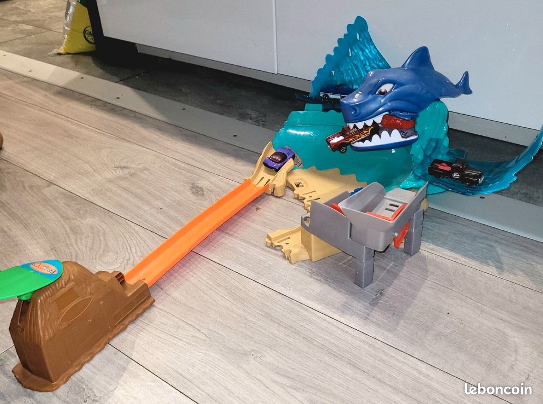 Circuit et 15 🚗 hotwheels city : l'attaque du requin (image 4)