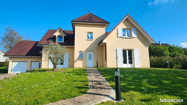 Villa 8 pièces 200 m²