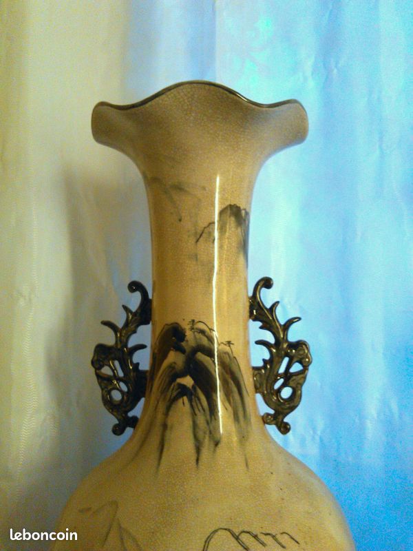 Paire de vases potiches asiatiques motifs bleu-gris sur porcelaine craquelée fond gris clair (image 3)