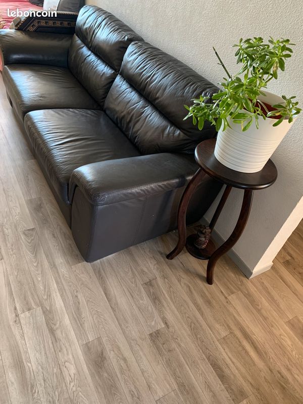 Fauteuil noir en cuir (image 2)