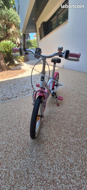Vélo fille Décathlon 16″ 4-6 ANS (image 1)