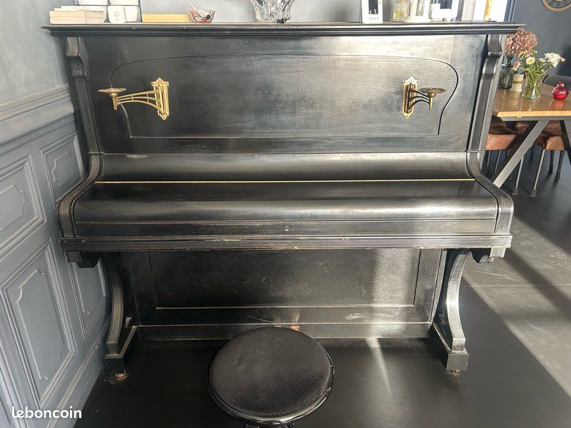 Piano (image 1)