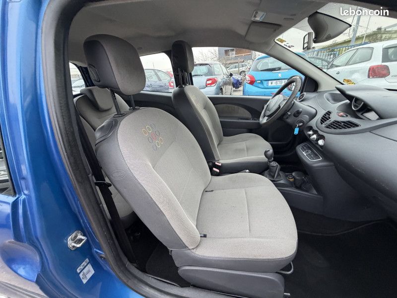 Renault TWINGO II 1.2 60CH EXPRESSION (image 12)