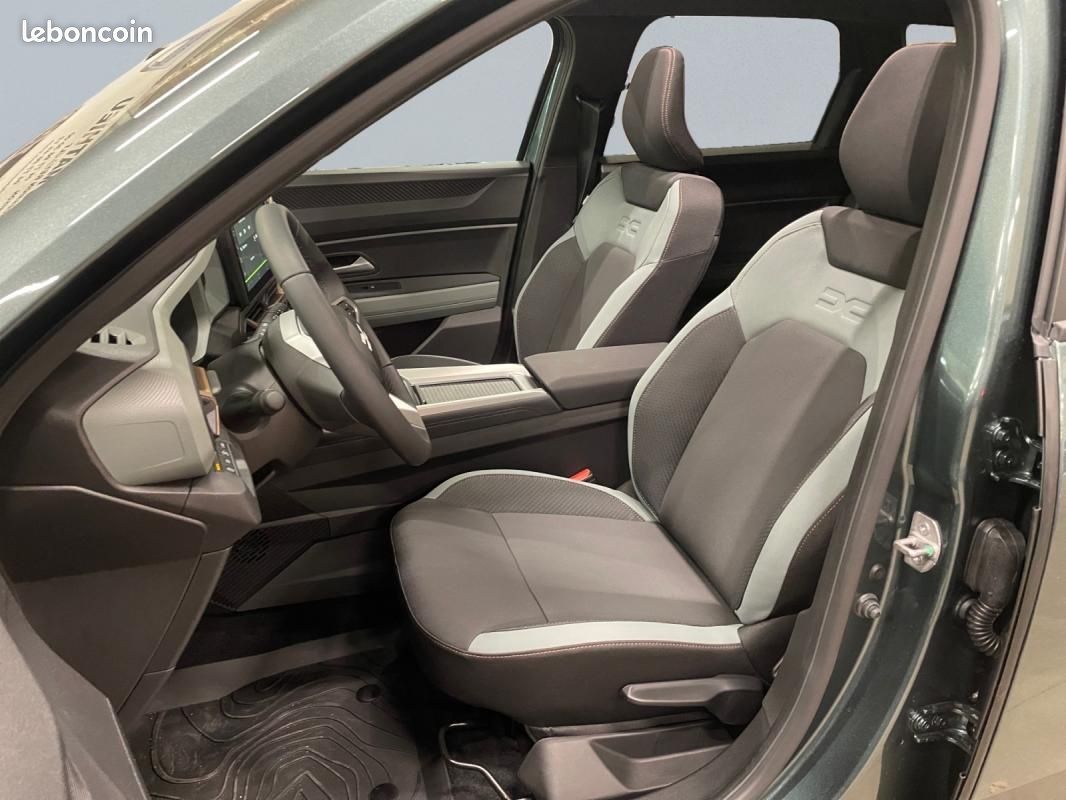 Dacia bigster EXTREME Hybride 155cv Véhicule de Direction 4 800km + Toit Ouvrant (image 5)