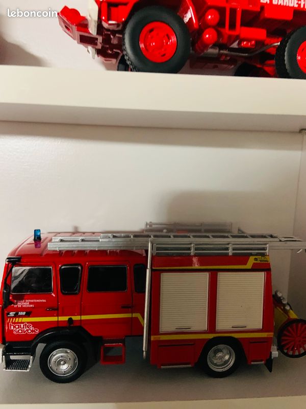Camion De Pompiers Miniature Au 1/43 - Modèle Neuf, Parfait Pour Les Collectionneurs