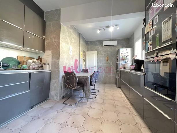 Villa 7 pièces 233 m² — 12