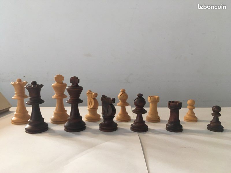 Jeu D'Echecs Trapani - Échiquier En Erable Et Noyer & Pièces En Acacia Et Bois De Buis Collection Premium