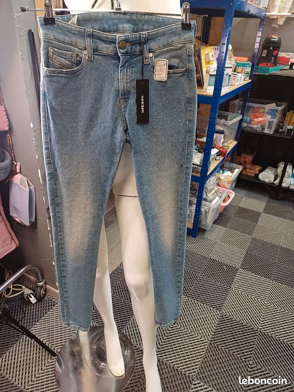 Jeans diesel taille 32 j69 Vêtements