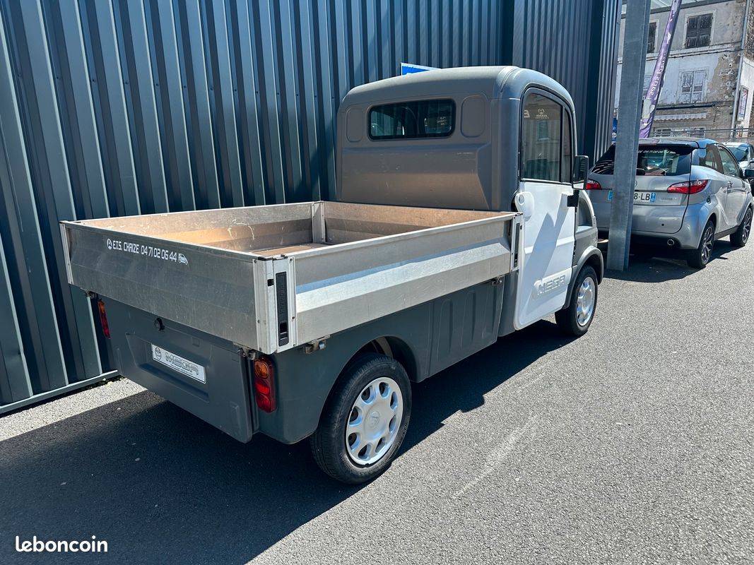 Camion aixam d-truck 70-80km/h 1iere main chez ets chaize des 16 ans avec permis b1 livraison a domicile dans toute la france (image 4)