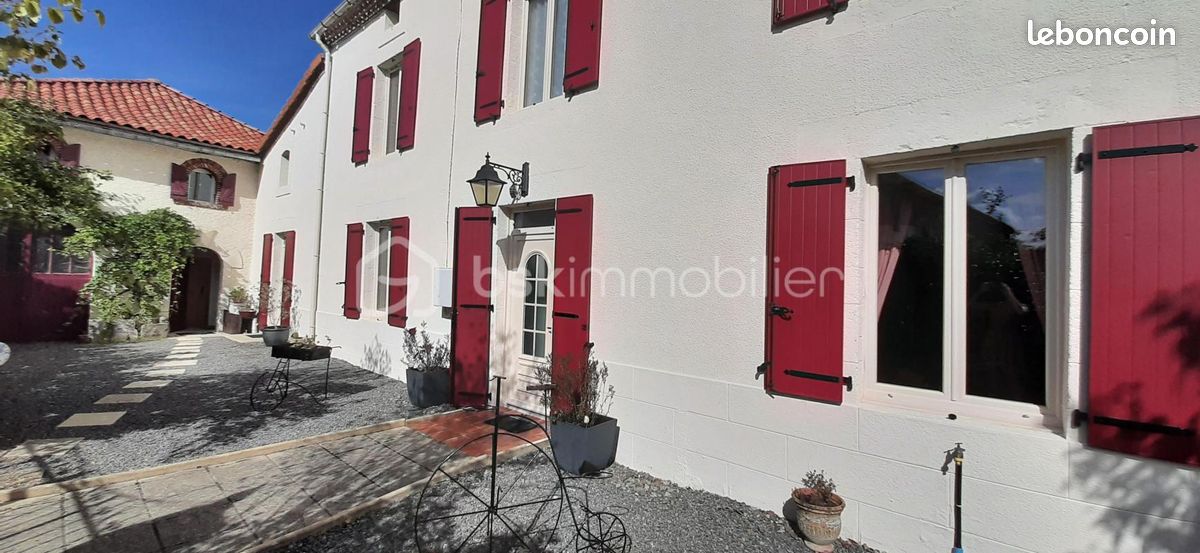 Maison 6 pièces 210 m² · à Saint-Christophe · 210 m² · 275 000 €