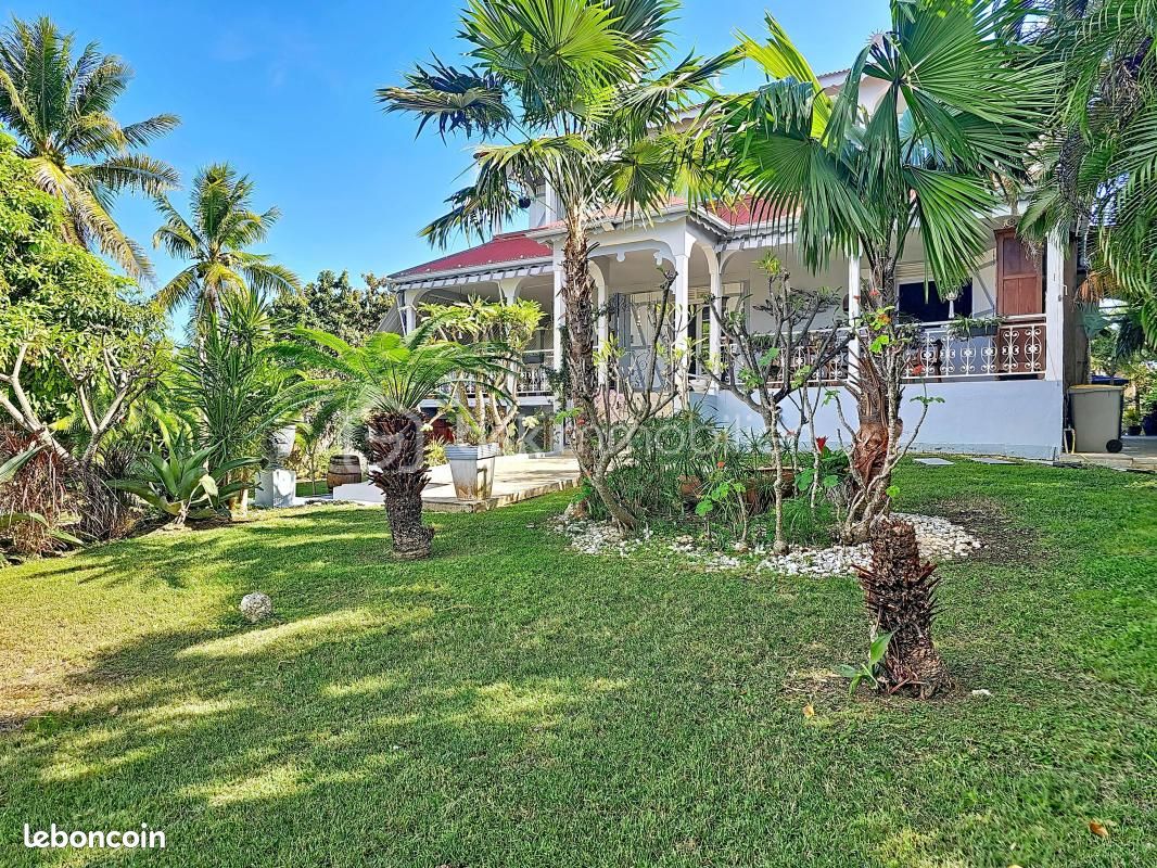 Maison 6 pièces 165 m² · à Saint-François · 165 m² · 649 000 €