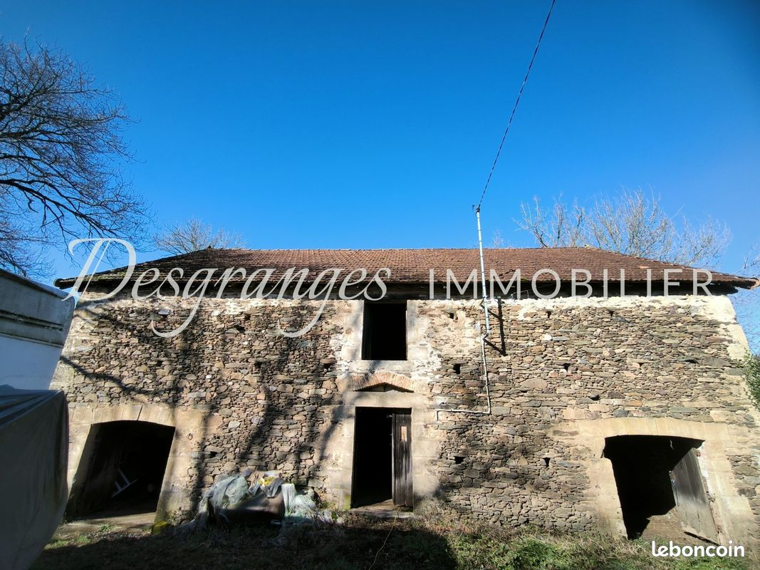 Maison 1 pièce 120 m² · à Génis · 120 m² · 69 000 €