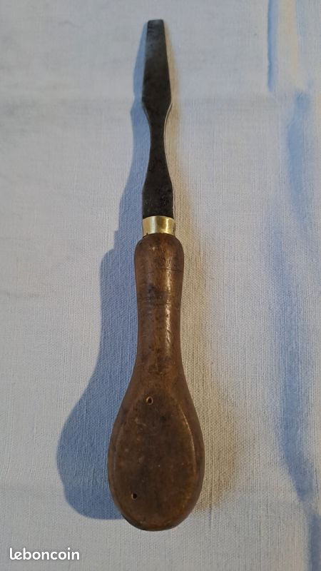 Outil ancien (image 1)