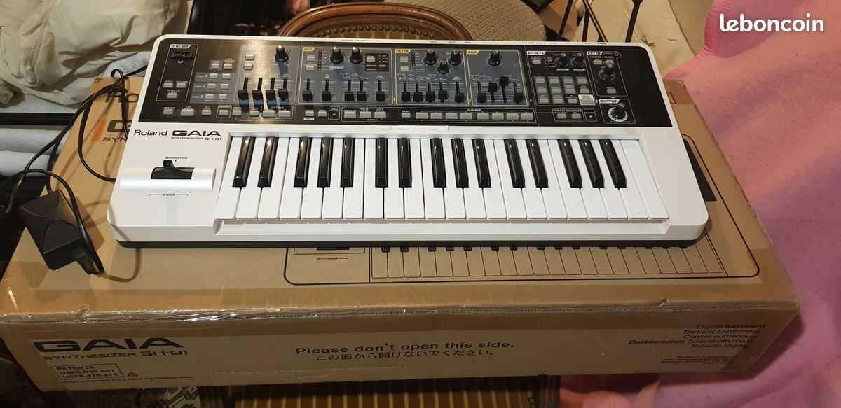 Synth Roland Gaia SH 01 (image 3)