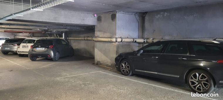 Parking/box 15 m² Villejuif
