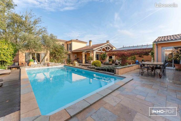 Propriété 8 pièces 214 m²