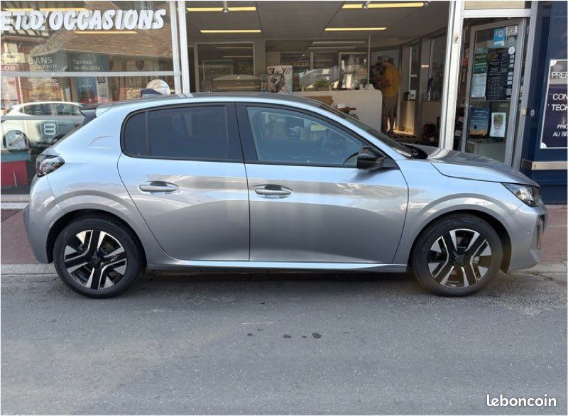 Peugeot 208 Allure 1.2 Turbo 100 – NOUVEAU MOTEUR DISTRIBUTION A CHAÎNE – 500 km – Garantie 8 ans (image 3)
