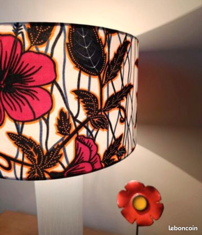 Lampe De Chevet En Faïence Multicolore à Fleurs Avec Abat-jour (occasion, Abat-jour Fatigué)