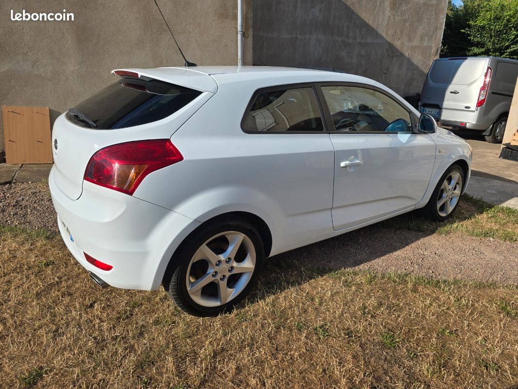 Kia Ceed Sport 2.0 143 ch (image 2)