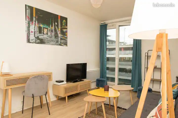 Studio en location saisonnière face à la gare (image 4)
