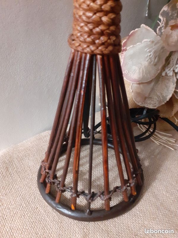 Pied de lampe en rotin (image 4)