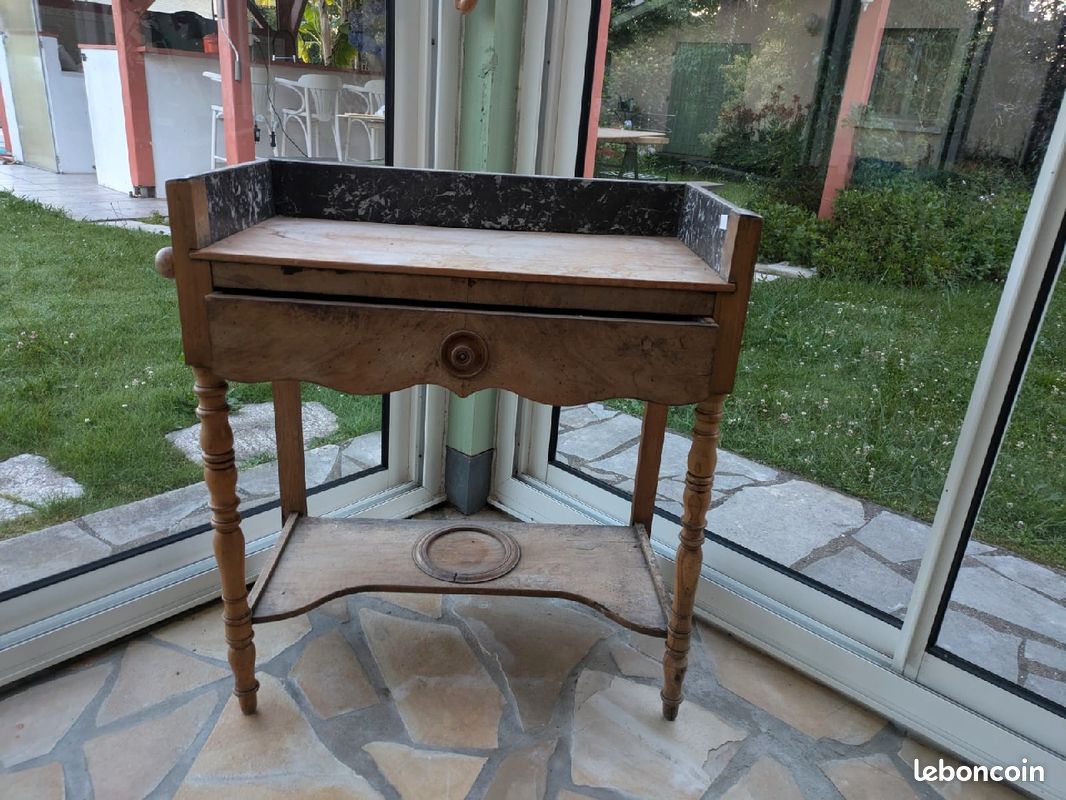Commode (image 1)