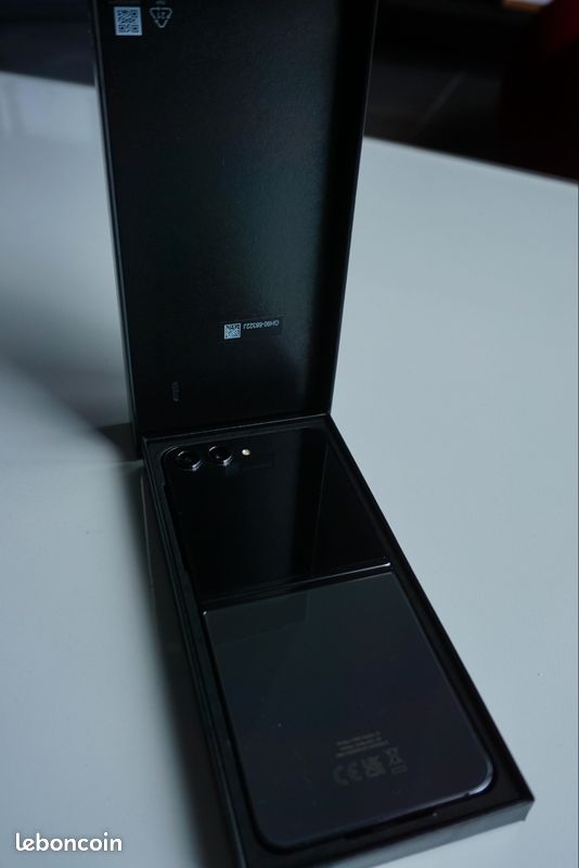 Samsung z flip 5 (image 2)