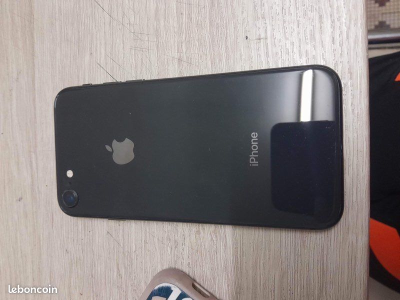 Vend iPhone 8 (image 1)