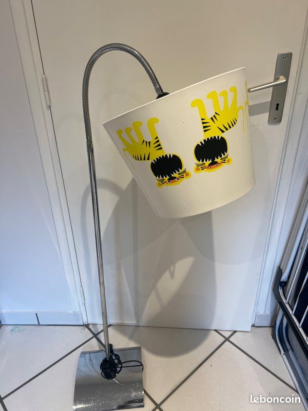 Abat-jour tigre IKEA et pied de lampe orientable (image 1)
