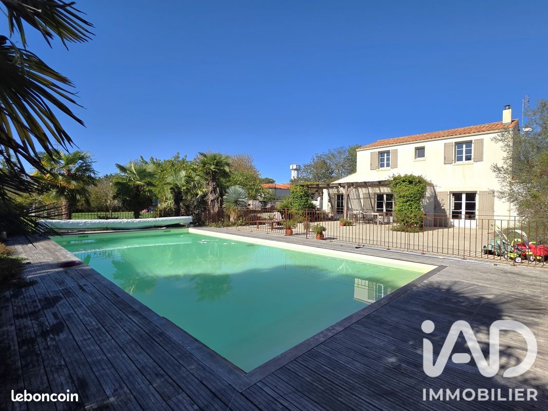 Maison 6 pièces 154 m² · à Saint-Sauveur-d'Aunis · 154 m² · 598 000 €