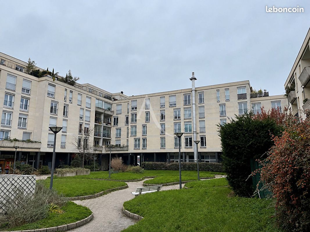 Parking/box CHATOU · 90 €