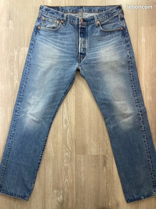 Jeans Levi's 501 Homme - Taille W36/L32 - Bleu Délavé Déchiré - Occasion Très Bon état - Coupe Droite