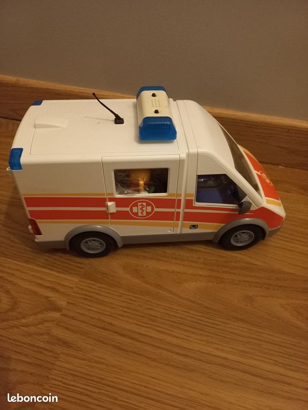 Playmobil ambulance 6685 (image 4)