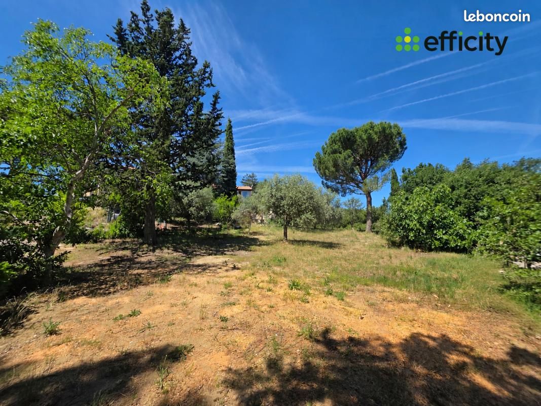 Terrain 1 013 m² Pierrevert · 135 000 €