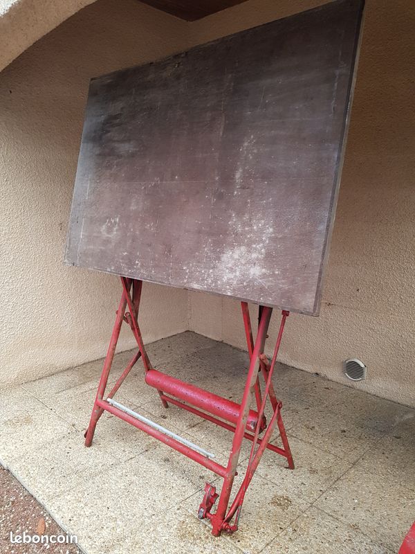 Table à dessin industriel (image 1)
