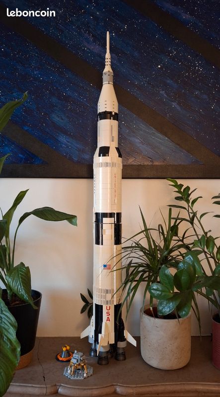 LEGO Ideas 92176 - NASA Apollo Saturn V - Complet + notice (image 1)