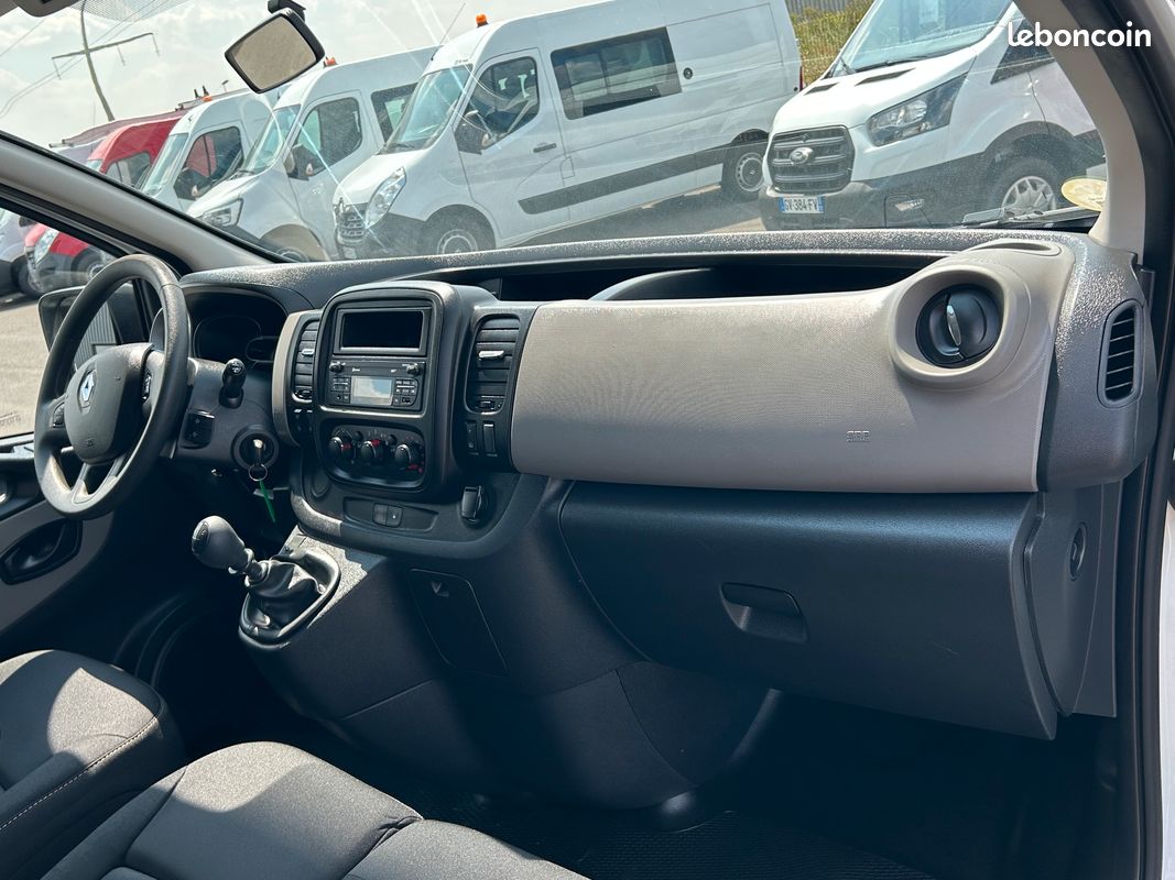 Renault Trafic 1.6 DCI 125ch S&S Fourgon L1H1 COMBI 9 PLACES PACK ZEN S&S (image 8)
