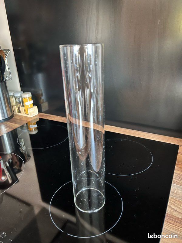Bougeoirs cylindriques avec pieds (image 3)