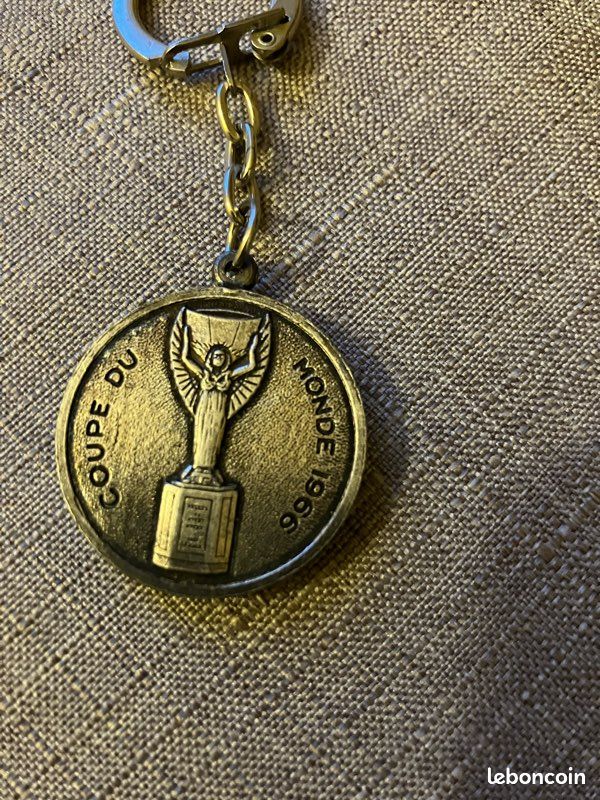 Porte-clés Vintage – Mascotte Brésil Coupe Du Monde 1966 (Chocolat Cantaloup)