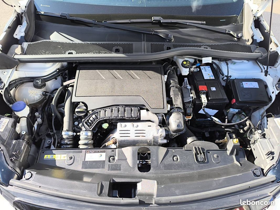 PEUGEOT 2008 PureTech 130 S&S EAT8 Allure (image 12)