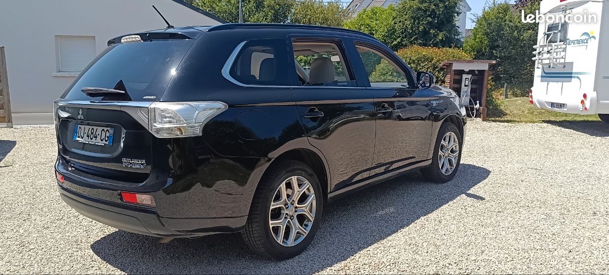 Mitsubishi Outlander PHEV Instyle 2014 (image 2)