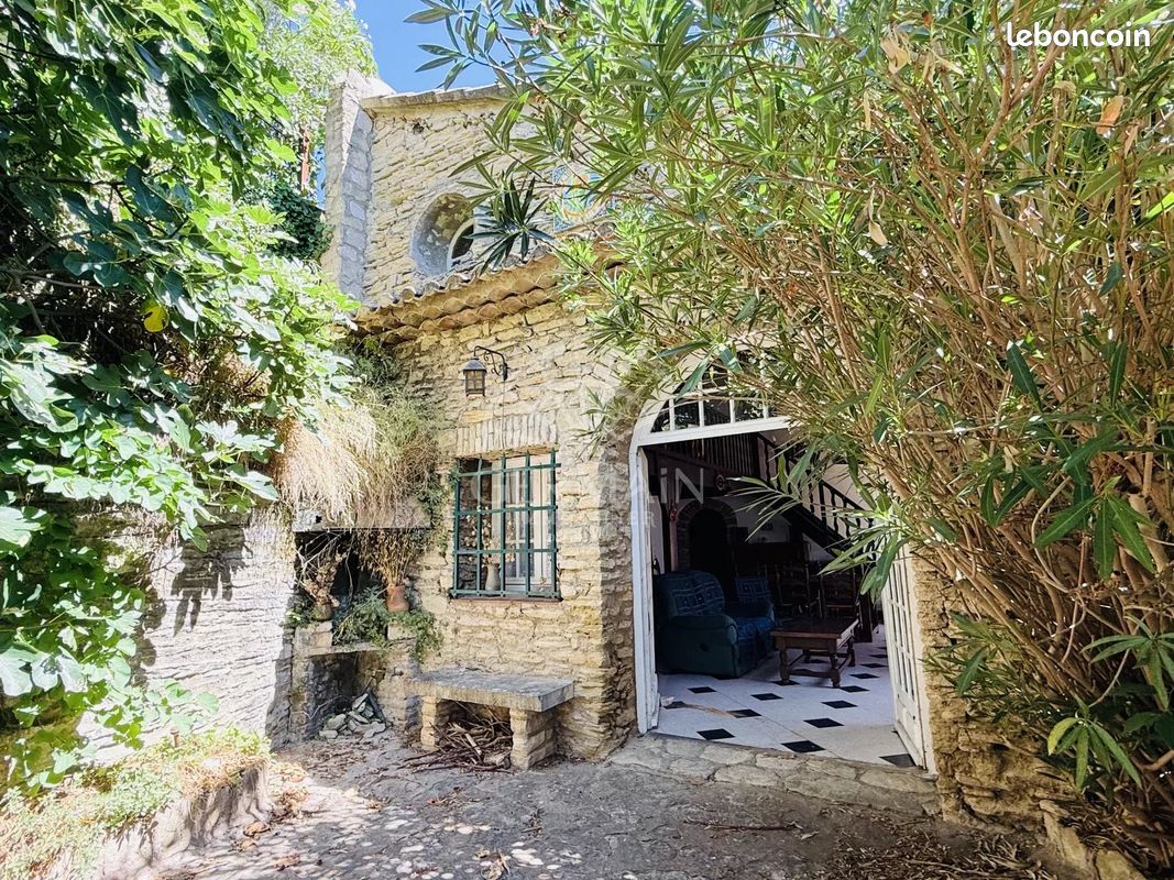 Maison 3 pièces 104 m² · à Saumane-de-Vaucluse · 104 m² · 300 000 €