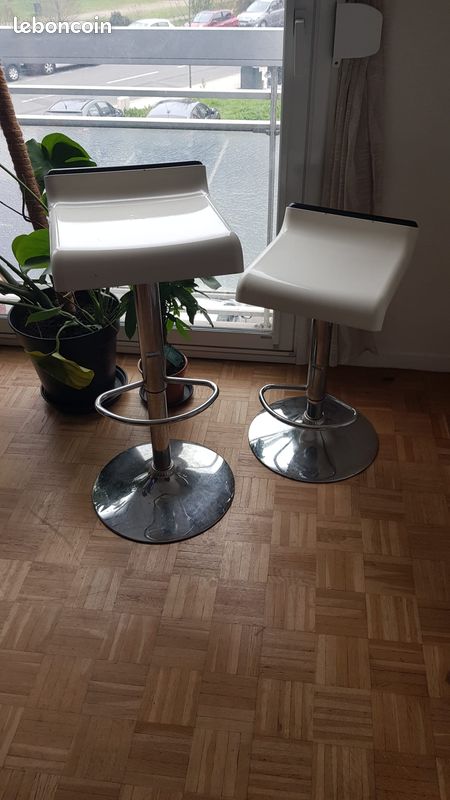 Deux tabourets / chaises de bar (image 1)