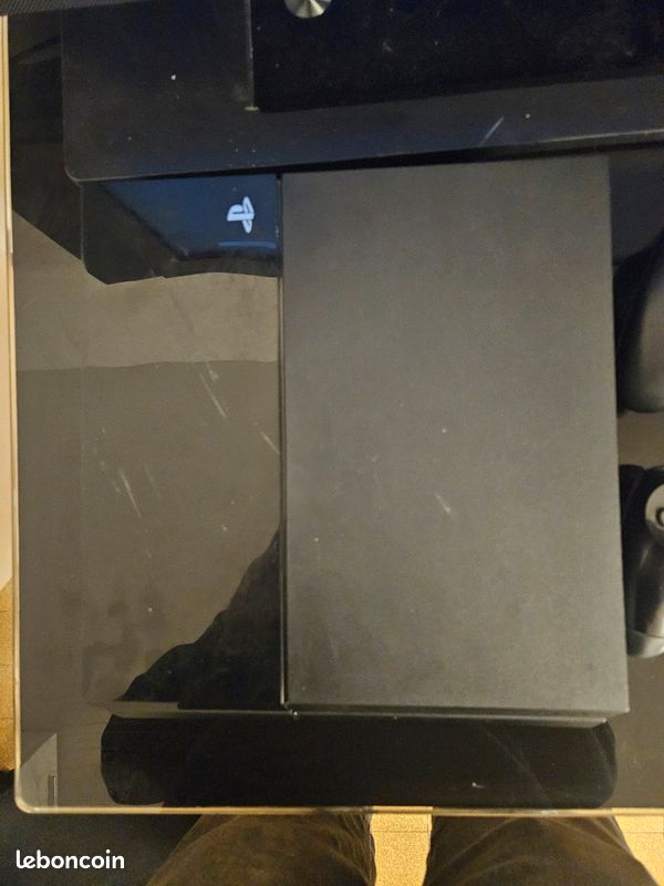 Ps4 avec deux manettes (image 2)