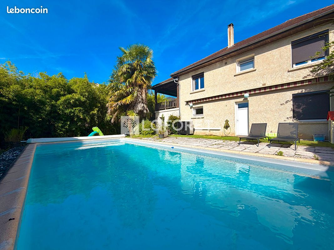 Maison 5 pièces 119 m² · à Saint-Pantaléon-de-Larche · 119 m² · 950 €