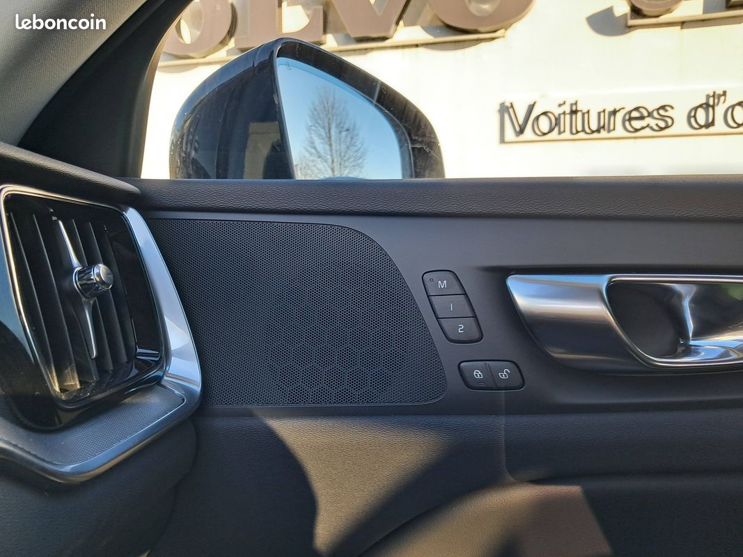 VOLVO V60 T6 AWD Hybride Rechargeable 253 ch + 145 ch Geartronic 8 Plus Style Dark (image 39)