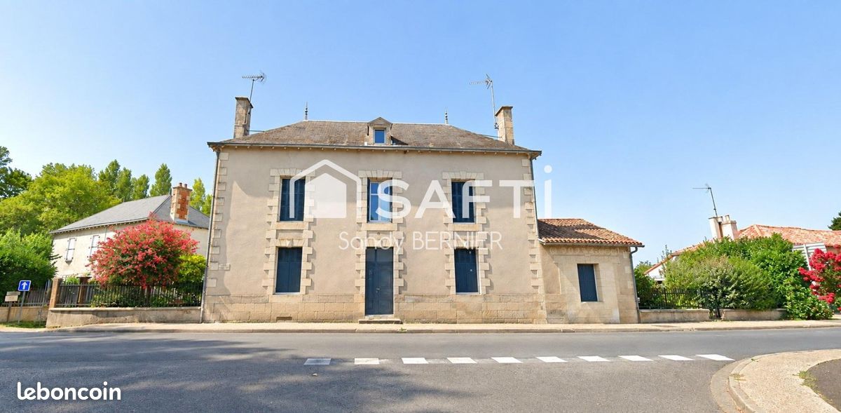 Maison 5 pièces 226 m² · à Sommières-du-Clain · 226 m² · 169 000 €