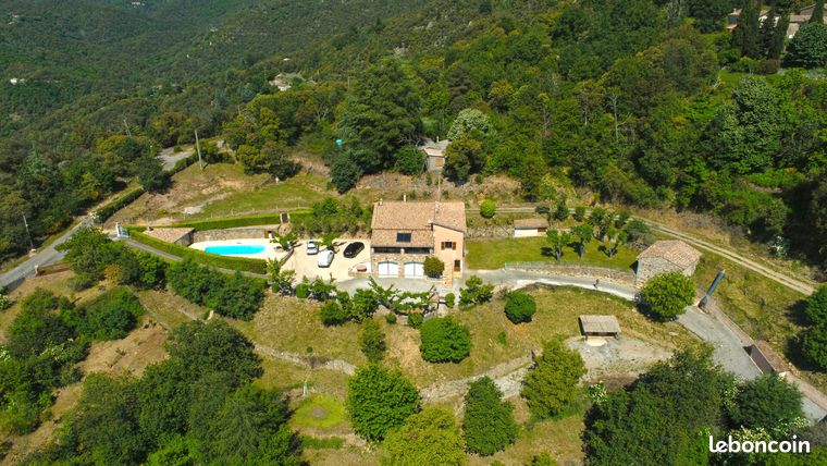 Propriété 5 pièces 209 m²